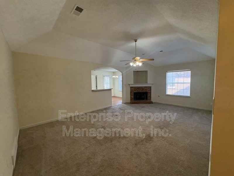 10127 Cross Valley Dr - Photo 5 of 26