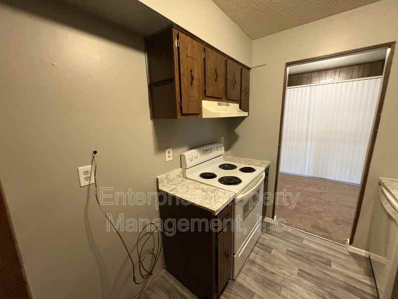 2827 Sonora Dr #2 - Photo 3 of 23