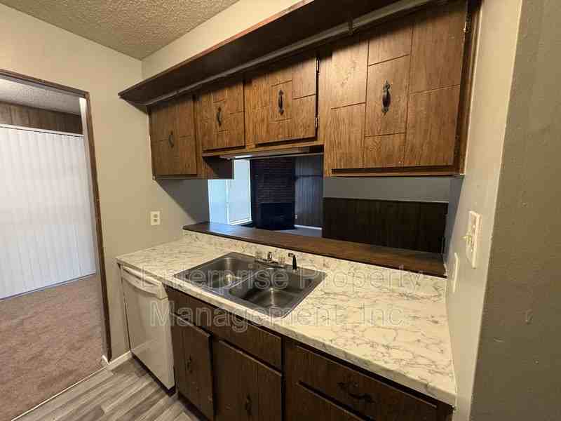 2827 Sonora Dr #2 - Photo 4 of 23