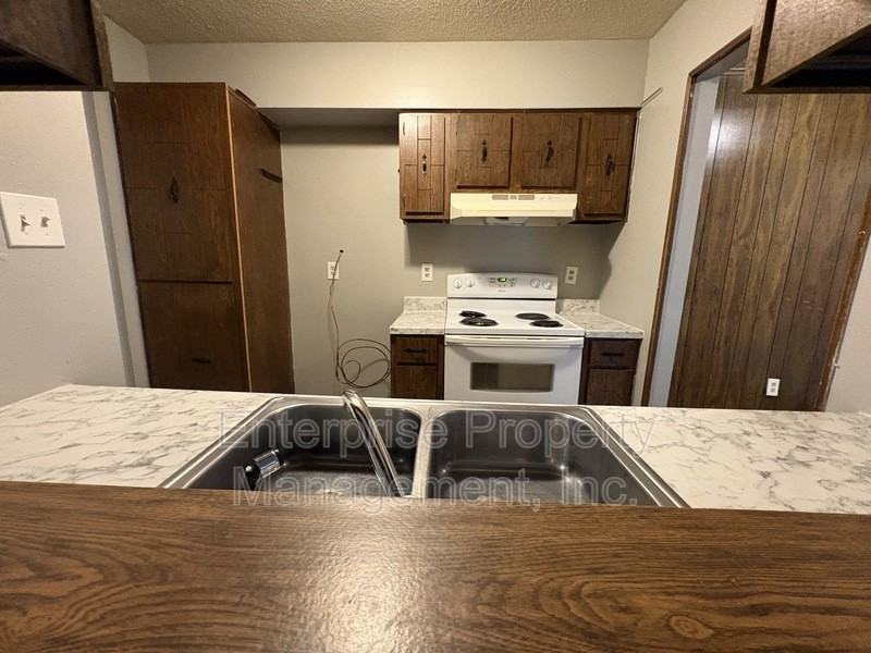 2827 Sonora Dr #2 - Photo 6 of 23