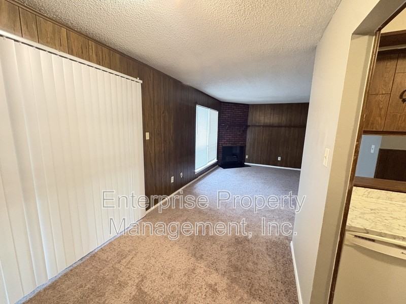 2827 Sonora Dr #2 - Photo 7 of 23