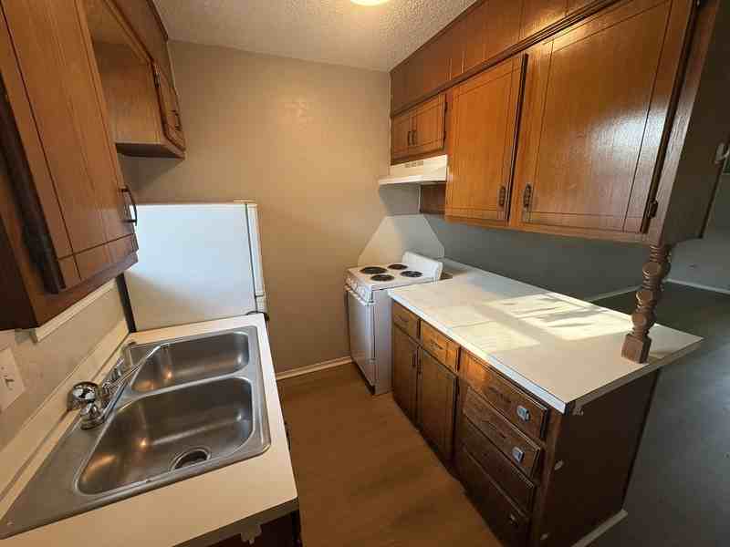 1510 W South St ##E - Photo 2 of 6