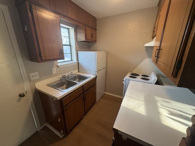 1510 W South St ##E - Photo 3 of 6
