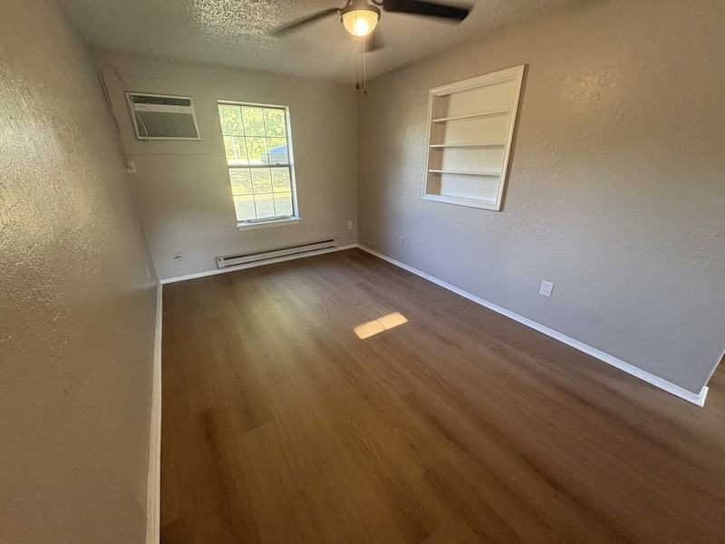 1510 W South St ##E - Photo 4 of 6