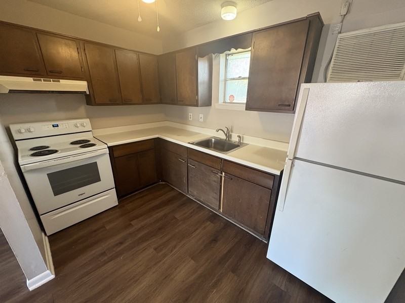 1502 W South St ##D - Photo 2 of 3