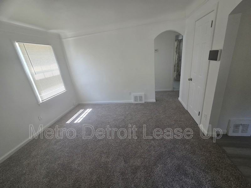19425 Faust Ave - Photo 3 of 12