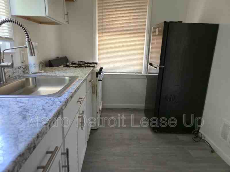 19425 Faust Ave - Photo 4 of 12