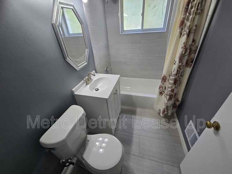 19425 Faust Ave - Photo 6 of 12
