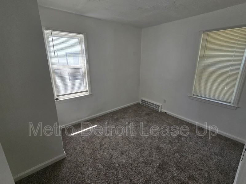 19425 Faust Ave - Photo 7 of 12
