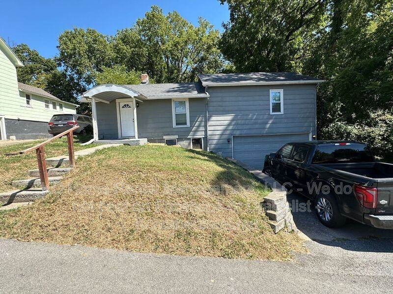 2915 Ne Jaudon St - Photo 2 of 24
