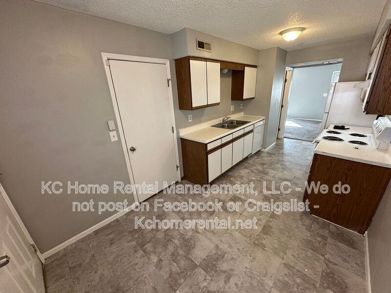 506 Sky Vue Dr Apt B #B - Photo 3 of 24
