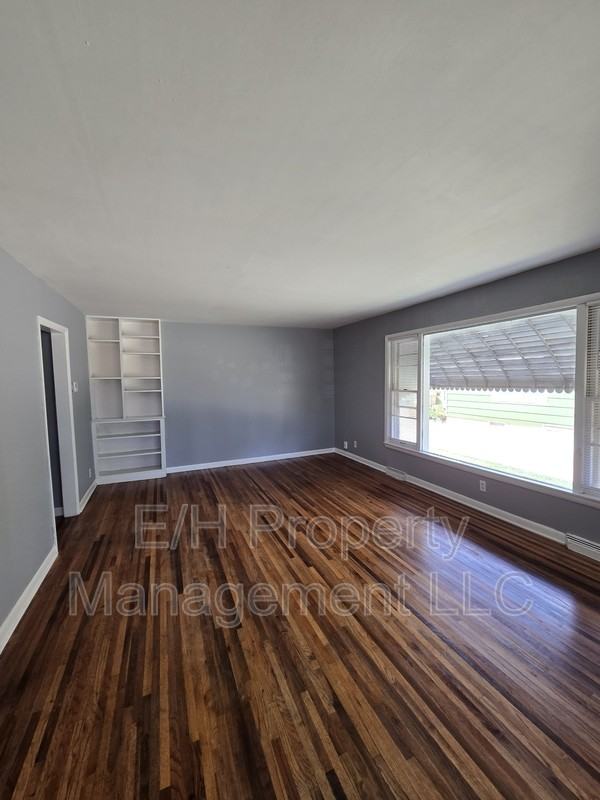 3811 E Zimmerly St - Photo 3 of 18