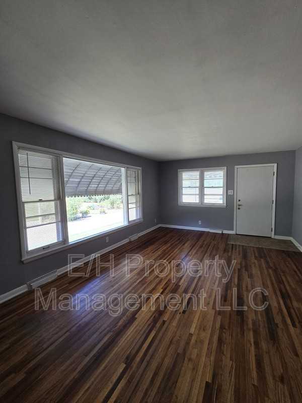 3811 E Zimmerly St - Photo 5 of 18