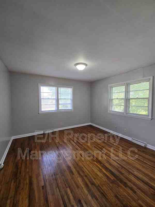 3811 E Zimmerly St - Photo 7 of 18