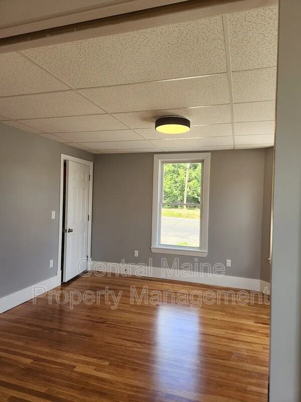 181 Webster St - Photo 2 of 17