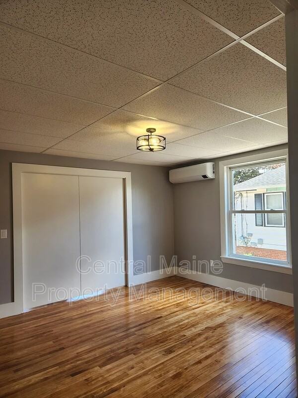 181 Webster St - Photo 3 of 17