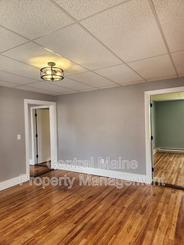 181 Webster St - Photo 4 of 17