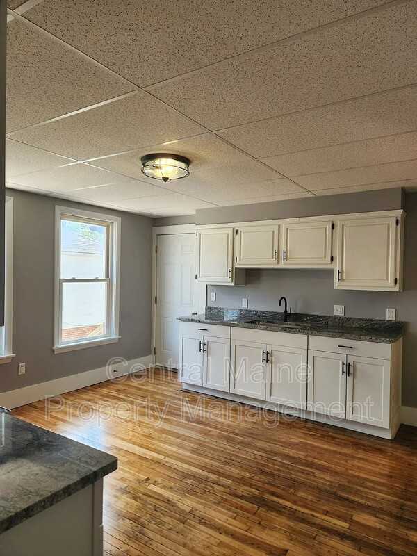 181 Webster St - Photo 5 of 17