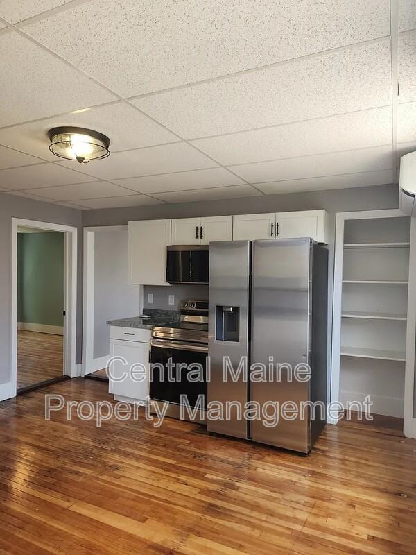 181 Webster St - Photo 7 of 17
