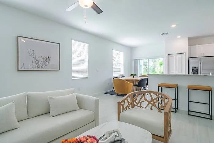 5004 Capri Harbor Drive - Photo 5 of 28