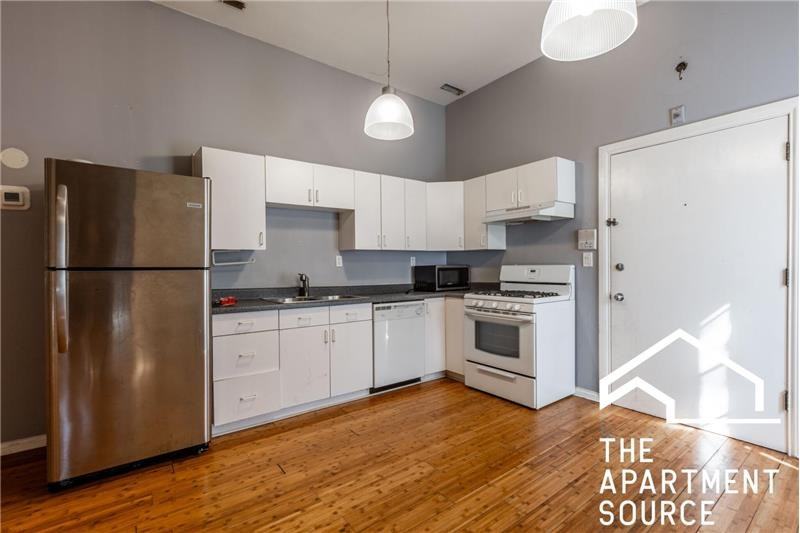 646 N Damen Ave #1 - Photo 2 of 14