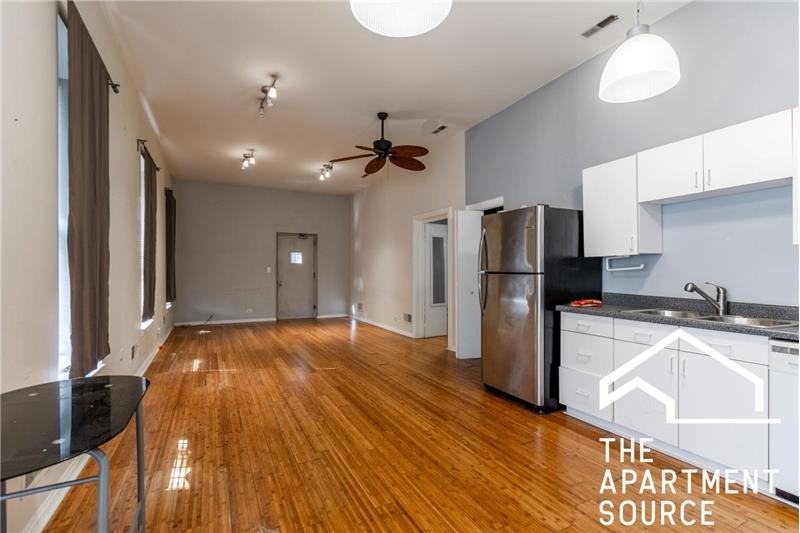 646 N Damen Ave #1 - Photo 3 of 14