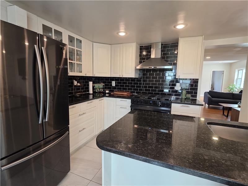 90 Abbey St #FL2 - Photo 2 of 16