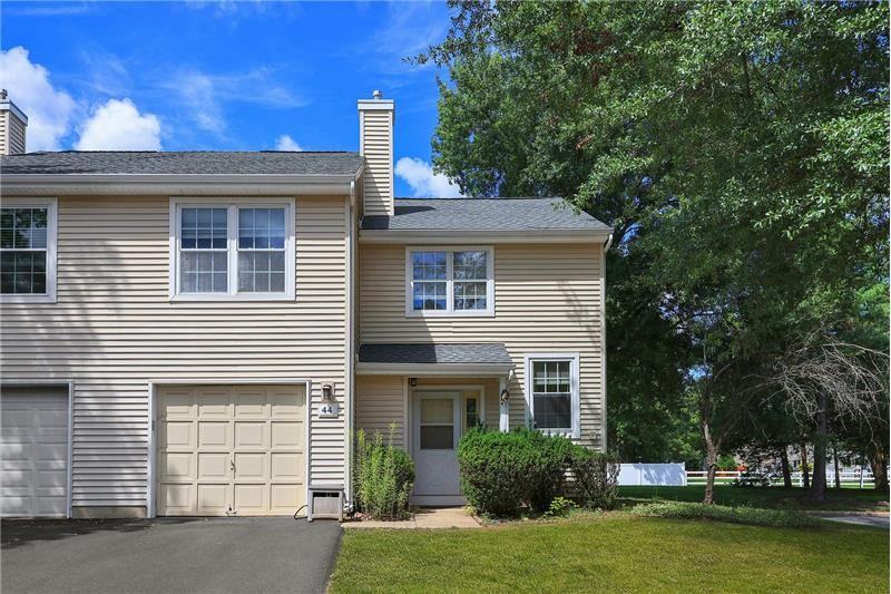 44 Whitby Cir - Photo 2 of 38