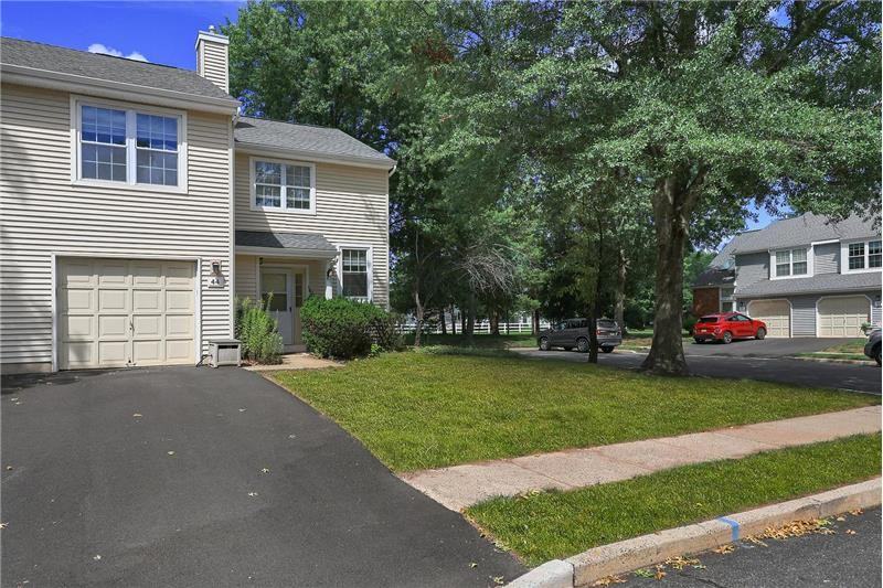 44 Whitby Cir - Photo 4 of 38