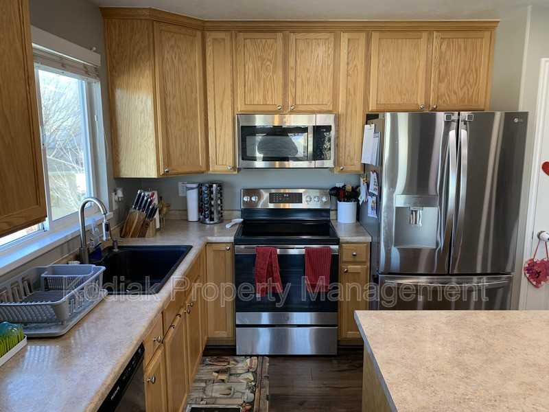 741 N Haworth Cir - Photo 4 of 26