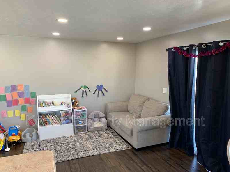 741 N Haworth Cir - Photo 6 of 26