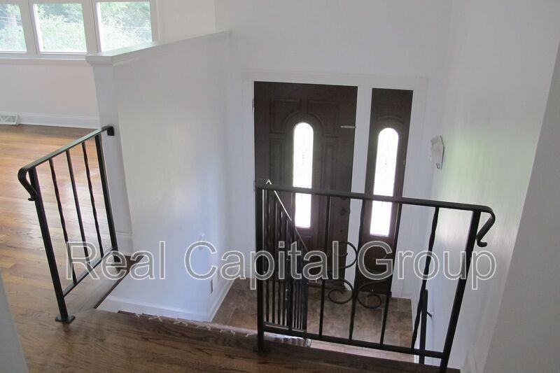 18 Ethel Dr - Photo 2 of 24