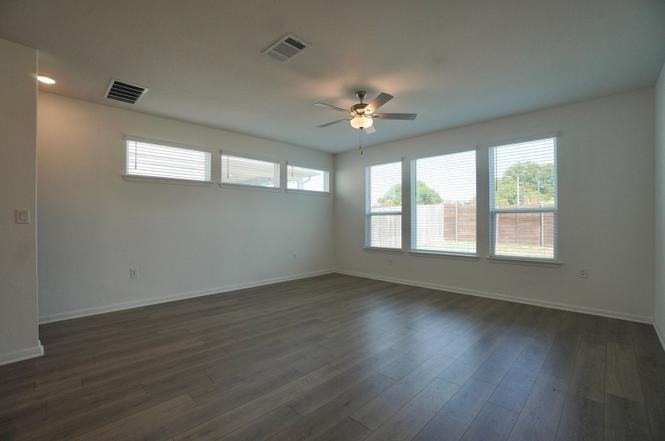 1709 Lorant Ln - Photo 2 of 7