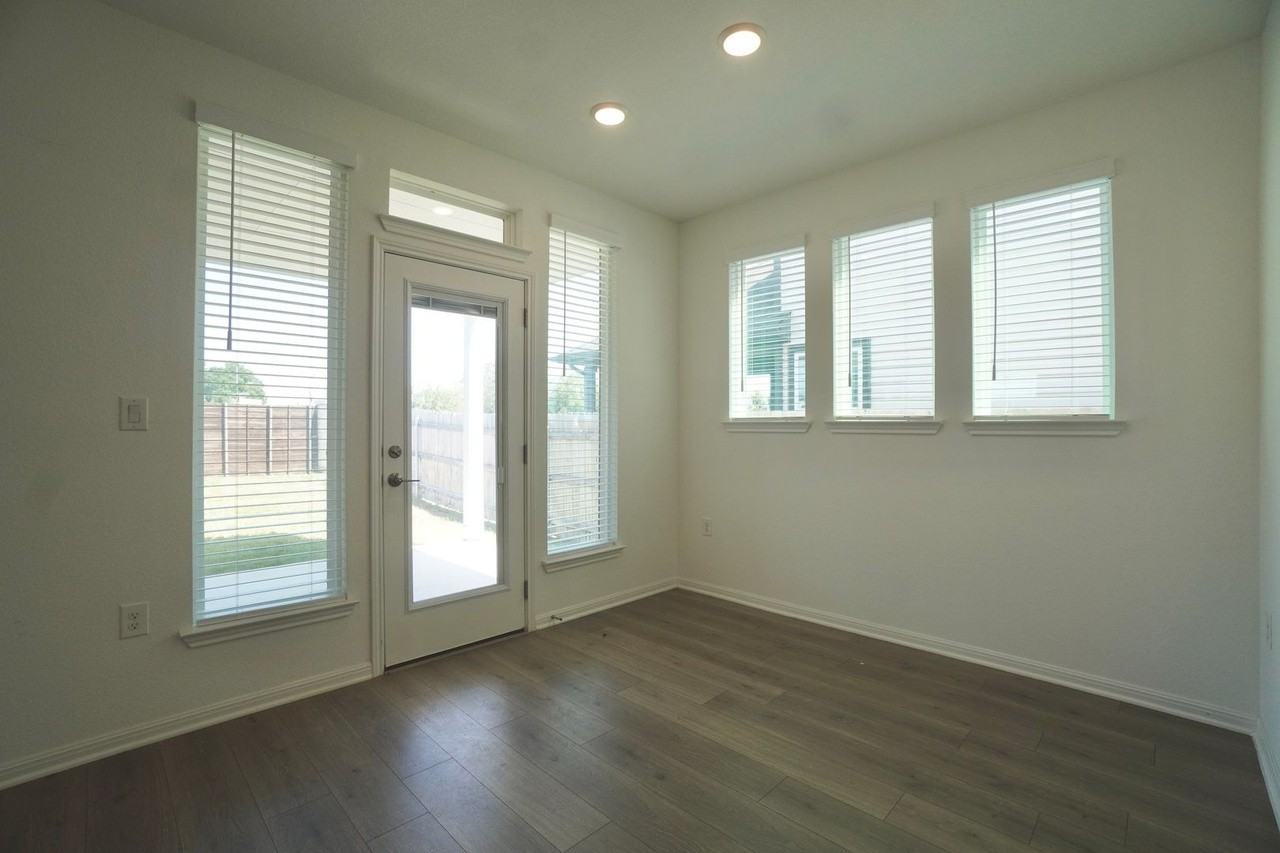 1709 Lorant Ln - Photo 5 of 7