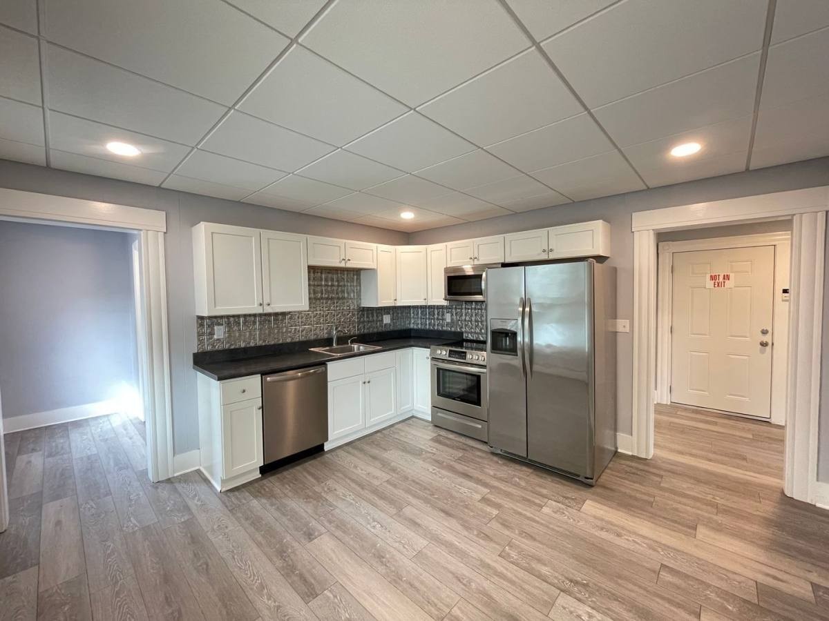 37 Salmon St #2 - Photo 3 of 10