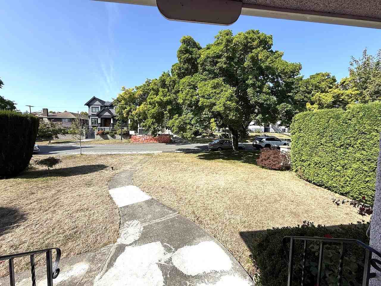 7470 Elliott Street - Photo 5 of 17