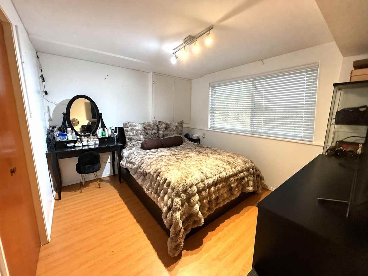 7470 Elliott Street - Photo 7 of 17