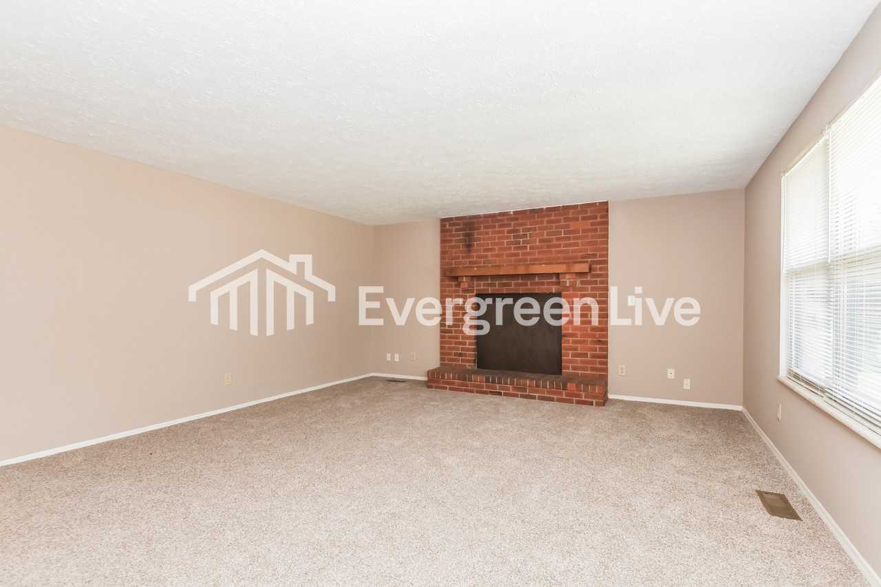 8440 Pinegate Way - Photo 3 of 15