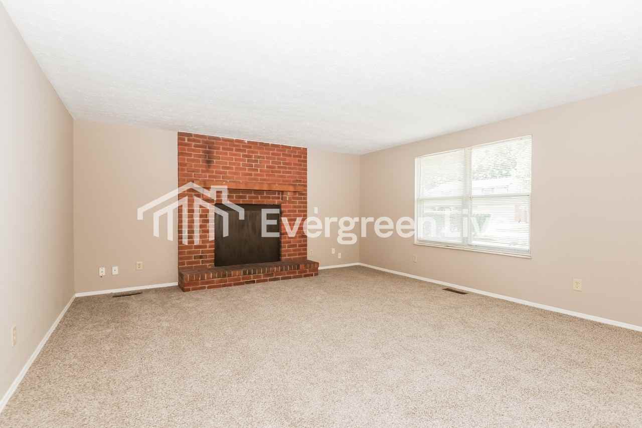 8440 Pinegate Way - Photo 4 of 15