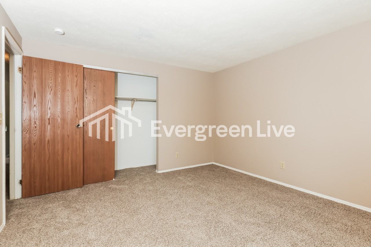 8440 Pinegate Way - Photo 7 of 15