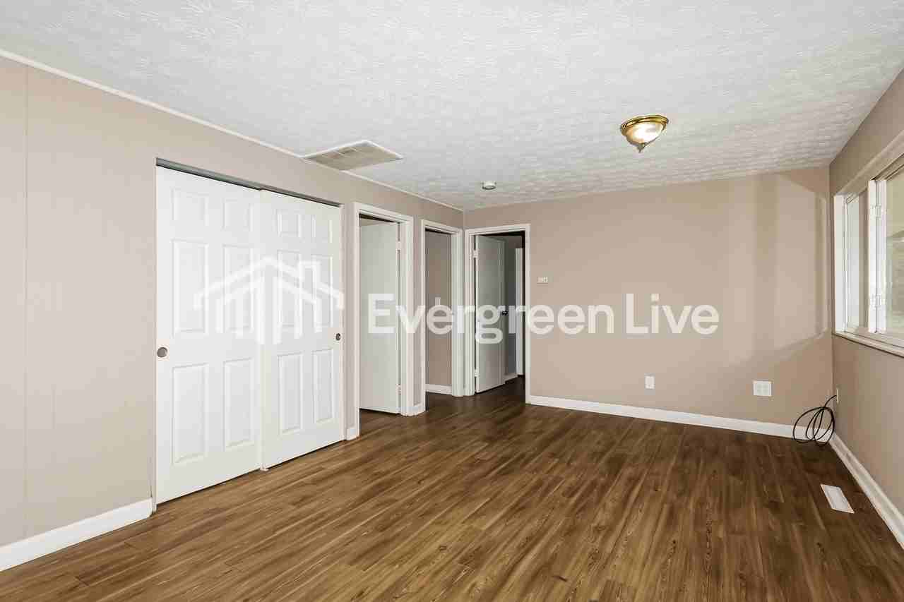 5585 Brandt Pike - Photo 3 of 15