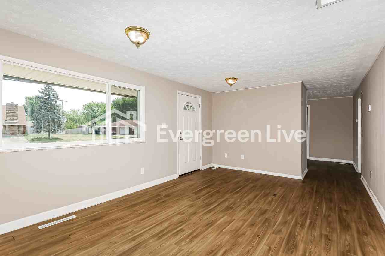 5585 Brandt Pike - Photo 4 of 15