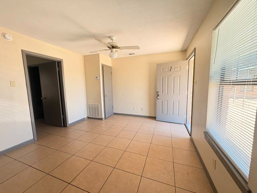 2918 Thurman St ##1 - Photo 5 of 11