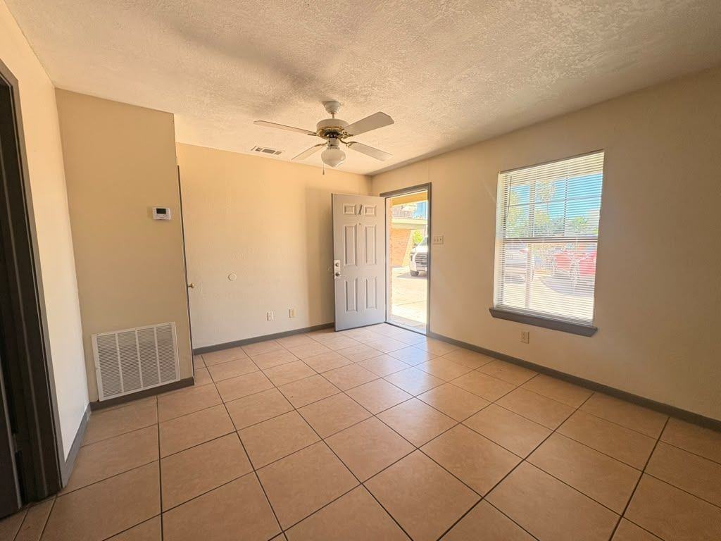 2918 Thurman St ##1 - Photo 6 of 11