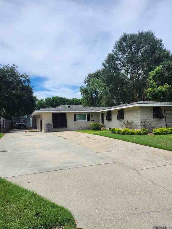 8137 Brandon Dr - Photo 2 of 15
