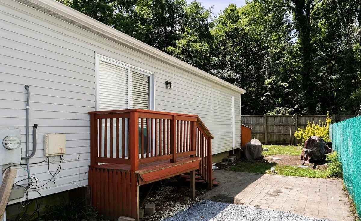 1638 Bay Ridge Rd - Photo 3 of 12