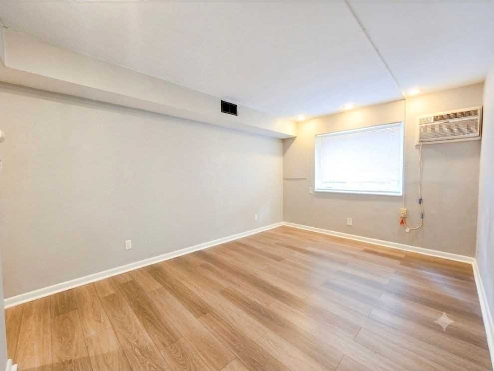 475 W Grand Ave ##6 - Photo 2 of 6