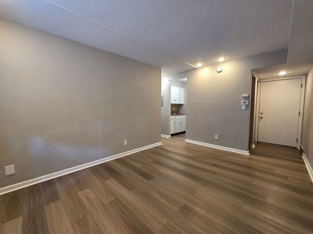 475 W Grand Ave ##6 - Photo 3 of 6