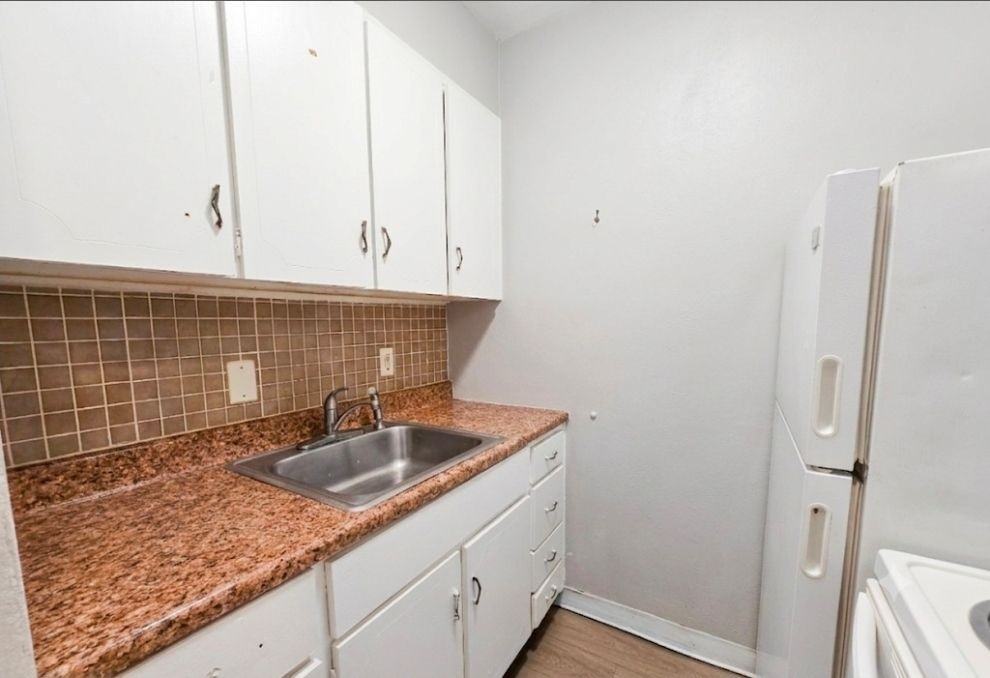 475 W Grand Ave ##6 - Photo 4 of 6