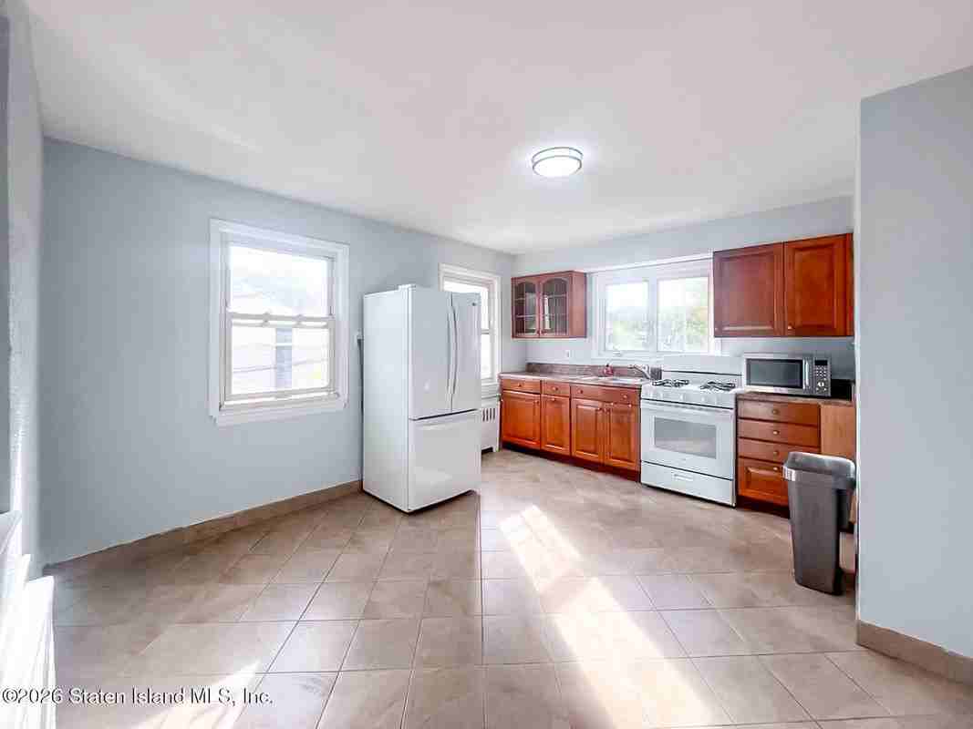 2309 Hylan Blvd ##2 - Photo 4 of 8